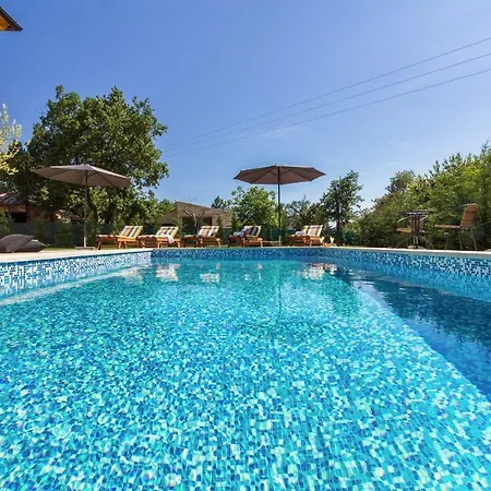 Spacious With Private Pool, Bbq, Fenced Yard, Summer Kitchen, Beautiful Beaches Nearby Kavran