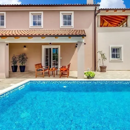 Villa Spacious With Private Pool, Bbq, Fenced Yard, Summer Kitchen, Beautiful Beaches Nearby Kavran