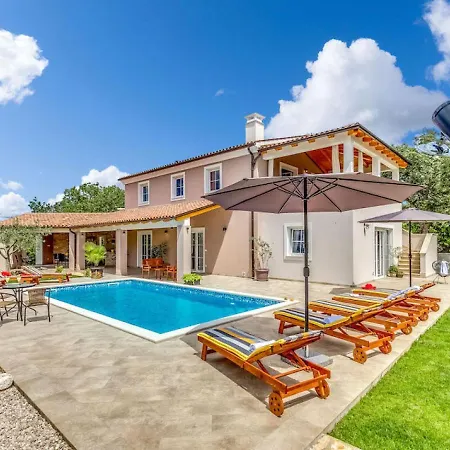 Villa Spacious With Private Pool, Bbq, Fenced Yard, Summer Kitchen, Beautiful Beaches Nearby