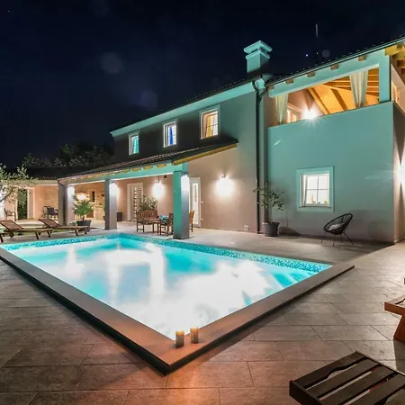 Villa Luxurious Mediterranean House *