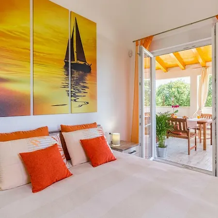 Spacious With Private Pool, Bbq, Fenced Yard, Summer Kitchen, Beautiful Beaches Nearby Villa Kavran