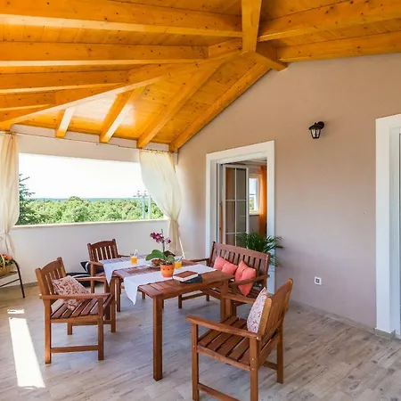 Villa Spacious With Private Pool, Bbq, Fenced Yard, Summer Kitchen, Beautiful Beaches Nearby *