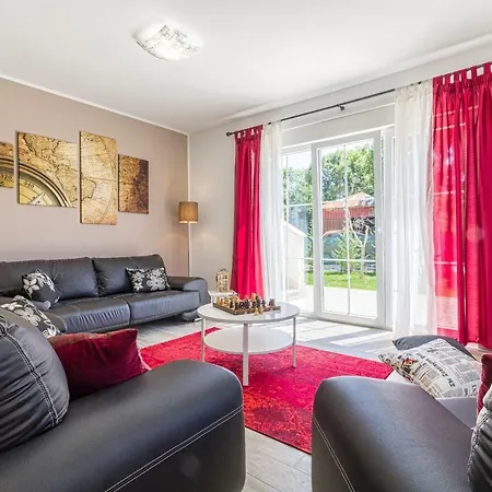 Spacious With Private Pool, Bbq, Fenced Yard, Summer Kitchen, Beautiful Beaches Nearby Kavran